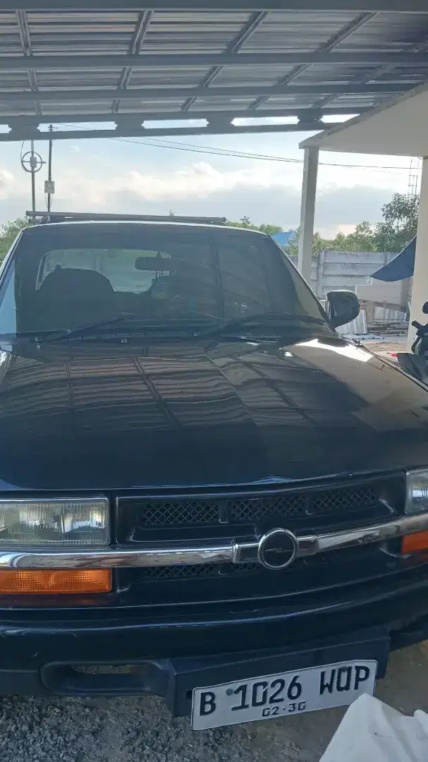 Opel blazer original th. 2000 dijual