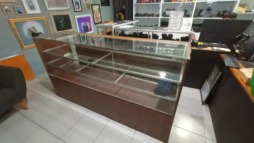 Etalase kaca/Etalase kayu