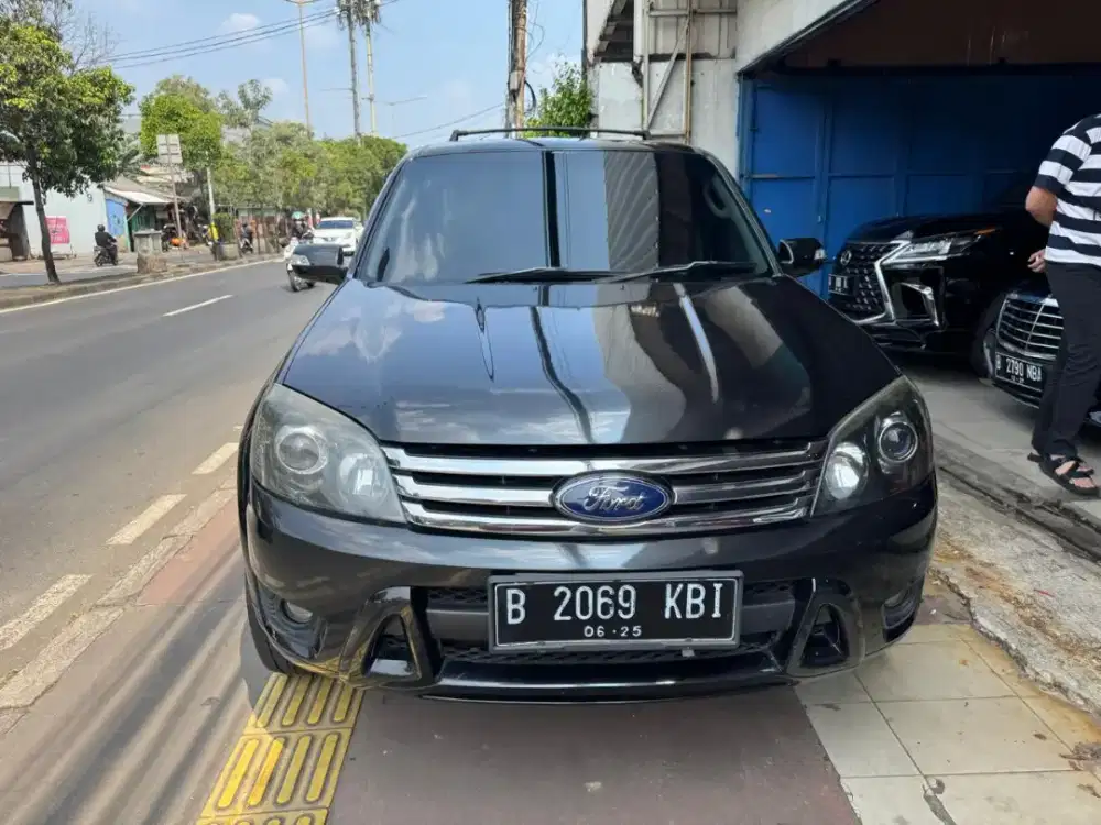 Ford escape xlt 2.3 th 2010 AT new model