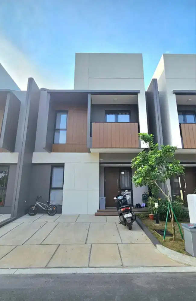 Rumah baru 2 lantai minimalis sial di summarecon Crown Gading bekasi