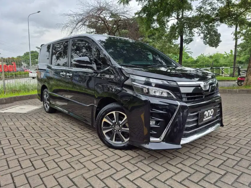 TOYOTA VOXY 2.0 2019