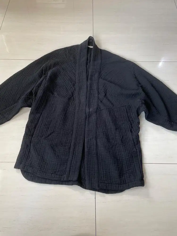 baju luaran bahan katun merek mango