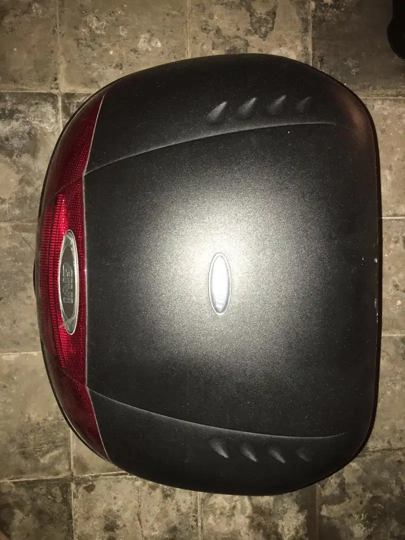 Box motor GIVI E45 bekas