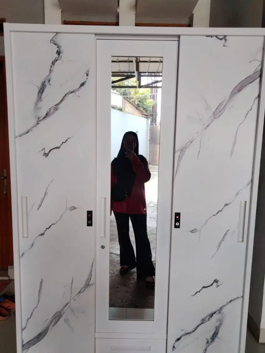 LEMARI PAKAIAN MINIMALIS PLAT BESI PINTU GESER ANTI JAMUR ANTI LEMBAB