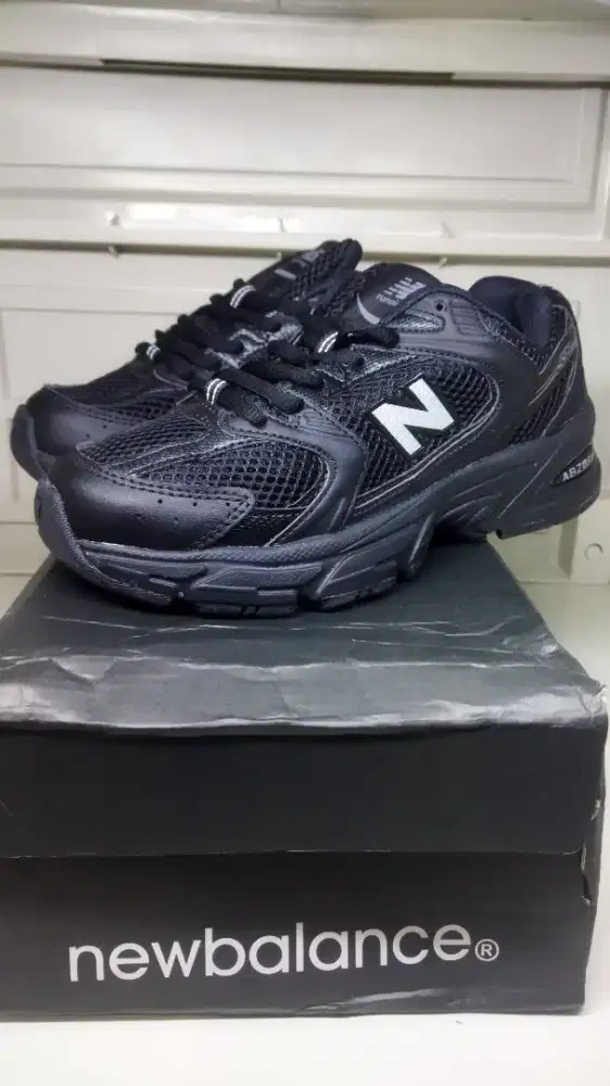 NEW BALANCE 530 BLACK SIZE 38,5