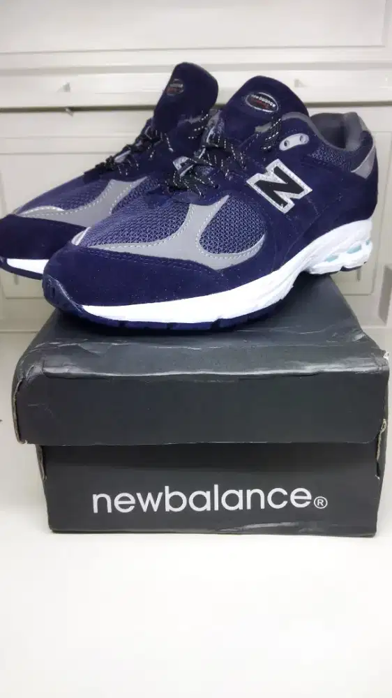 SEPATU NB 2002R SIZE 40