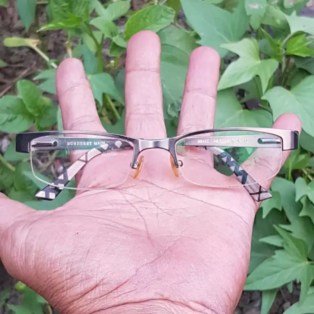 Kacamata Burberry original