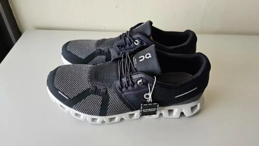 Sepatu On Cloud 5 Combo