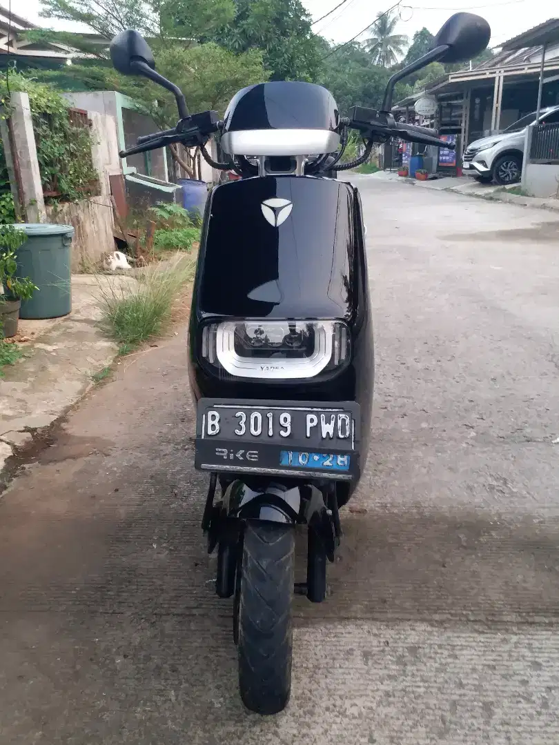 Motor Lustrik Yadea E8S Pro Tahun 2023 Hitam