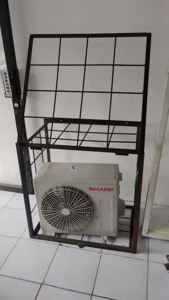 Tralis kerangkeng  AC outdoor