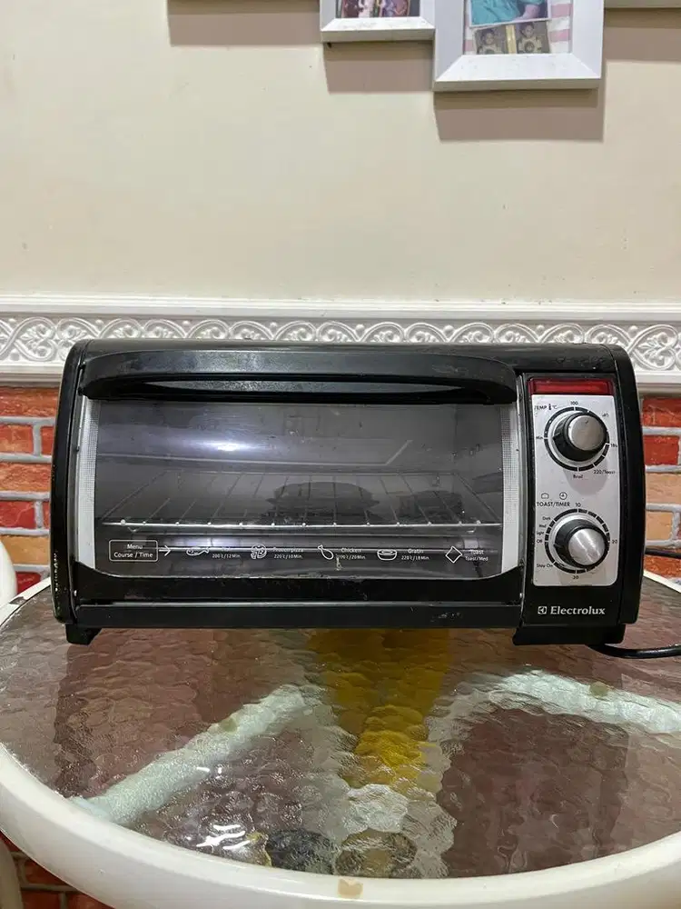 OVEN MERK ELECTROLUX 220-240 WATT
