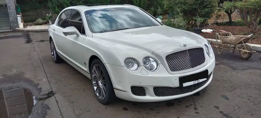 Bentley Flying Spur W12 2013 — Sedan Mewah, Mulus & Istimewa!