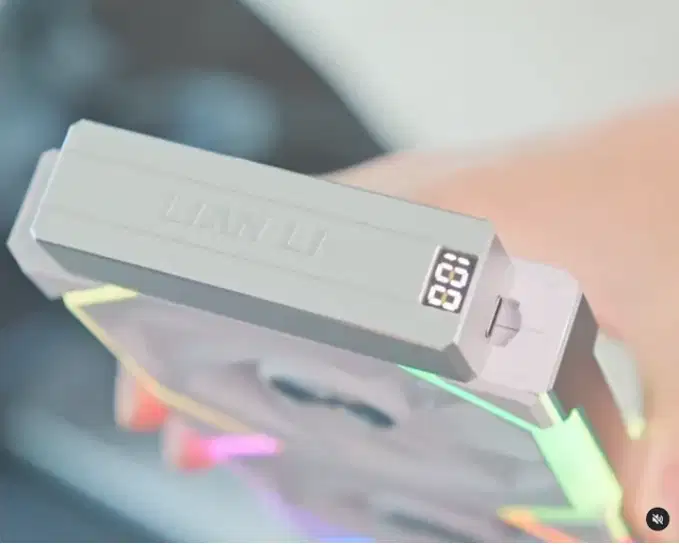 Lian Li wireless fan powerbank
