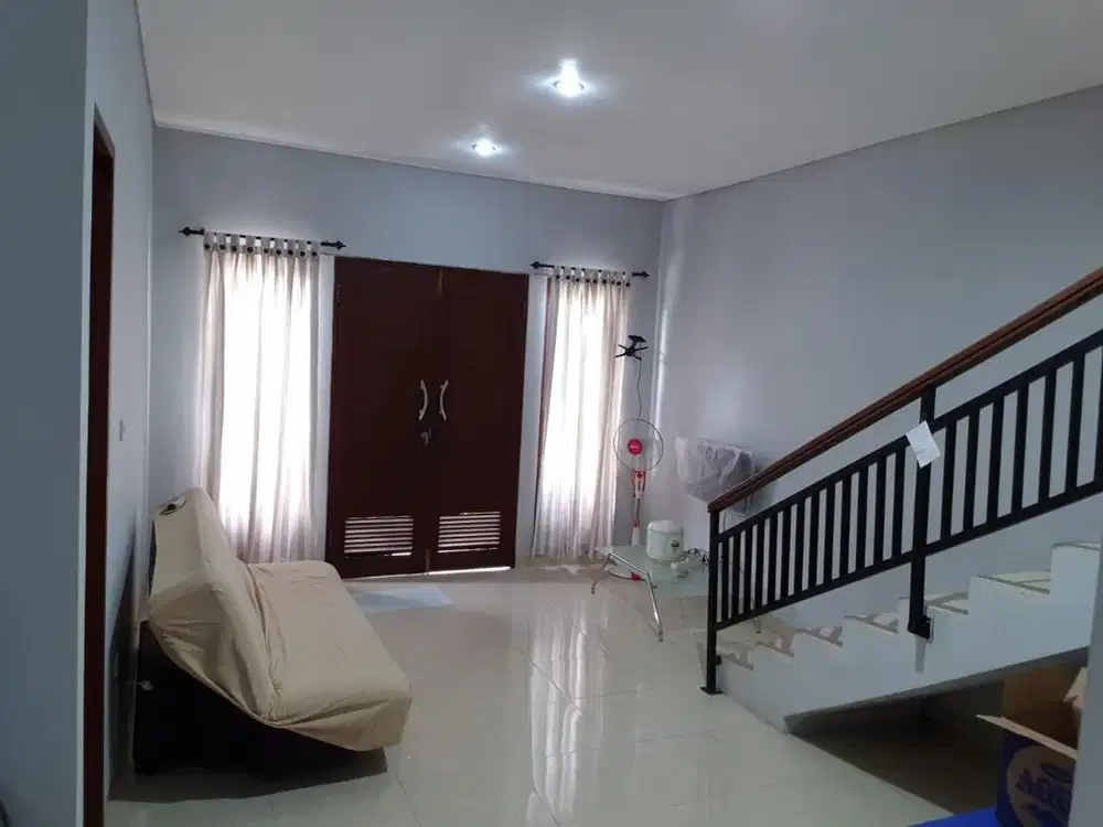 Rumah 2 lantai one gate sistem di taman giri