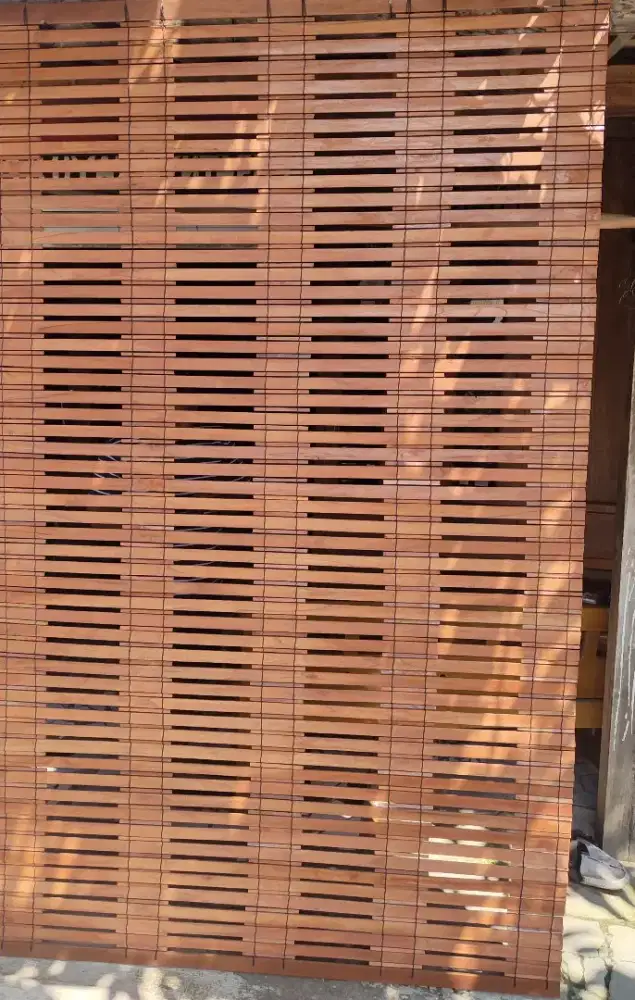 Tirai gulung kayu jati