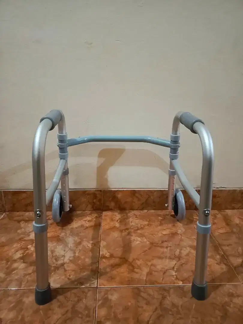 ALAT TERAPI JALAN ANAK STANDAR RUMAH SAKIT