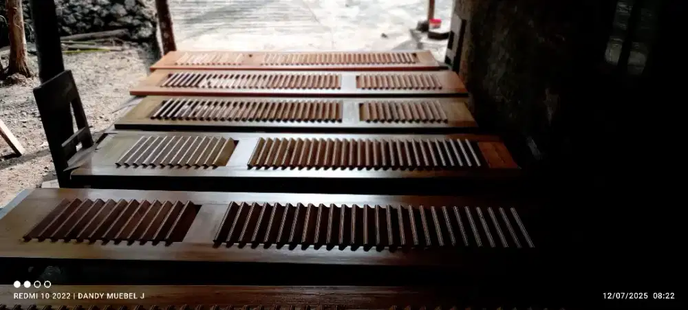 Pintu,kusen,jendela,dipan tidur,partisi,