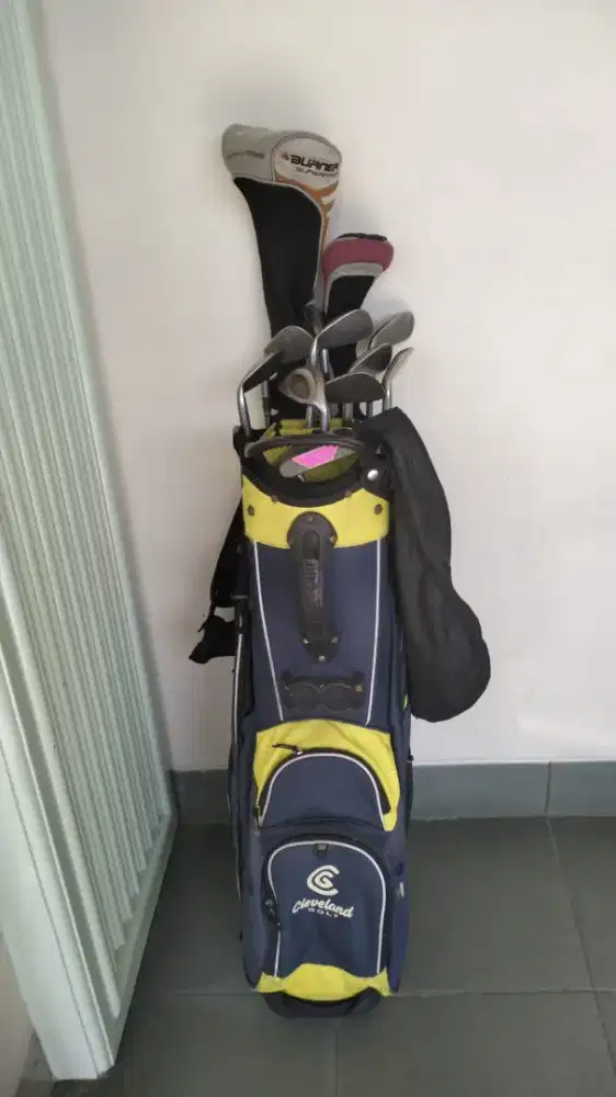 Stick Golf set siap turun lapangan