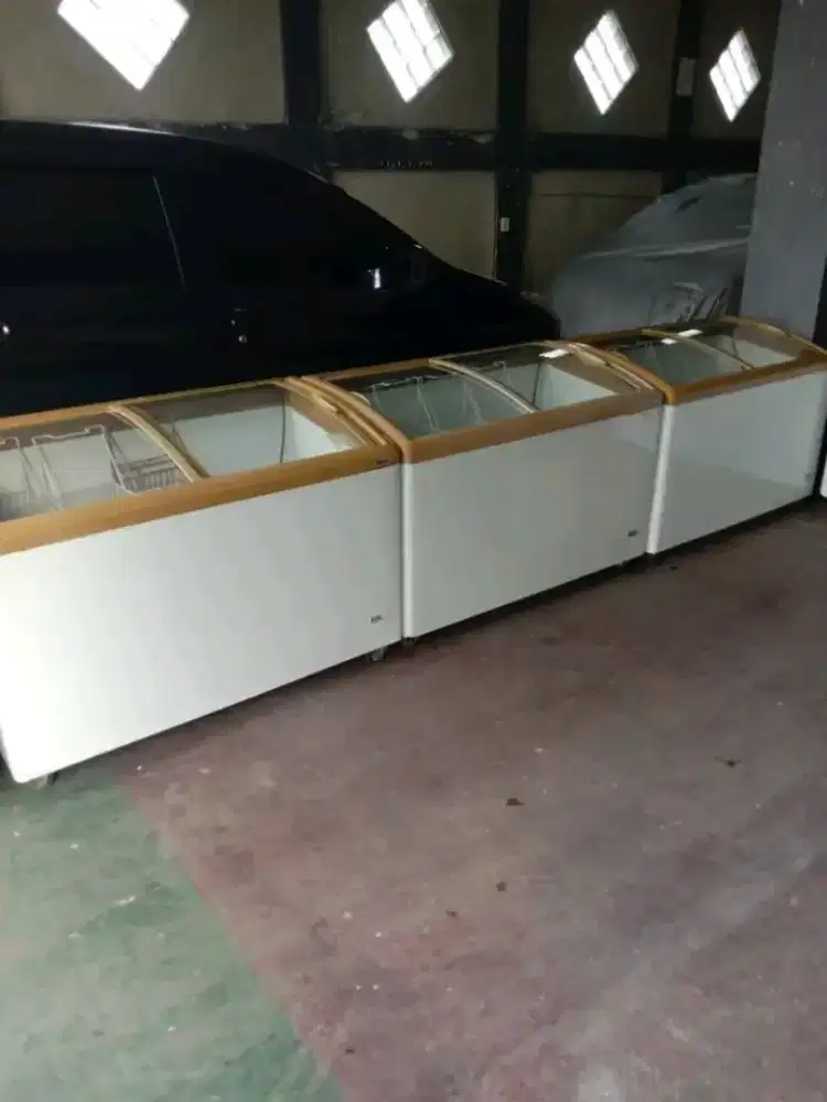 Frizer side kaca eks Lelang