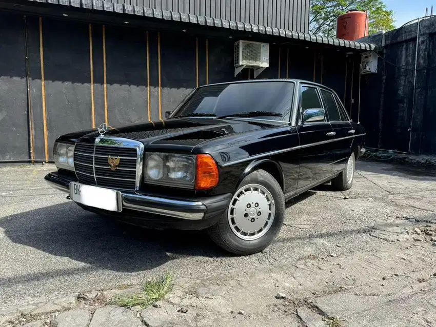 Mercedes Benz Tiger W123 200BB 1985 Hitam Manual