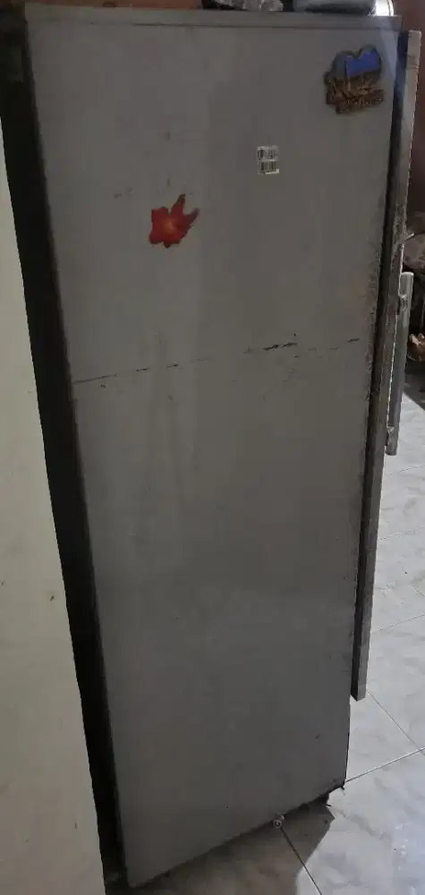 Dijual atau ditukar dengan kulkas apa aja yg penting hidup tidak rusak