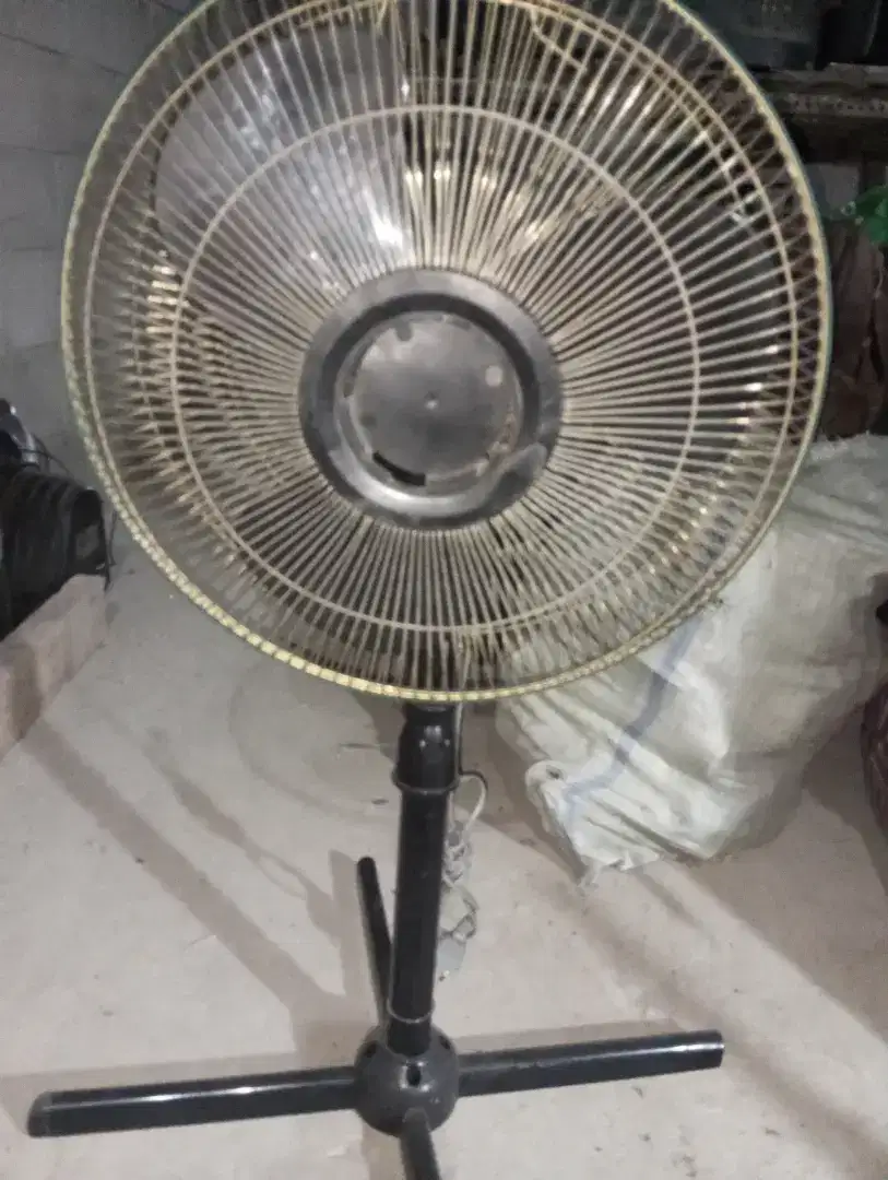 Kipas angin tinggi Miyako 16 in