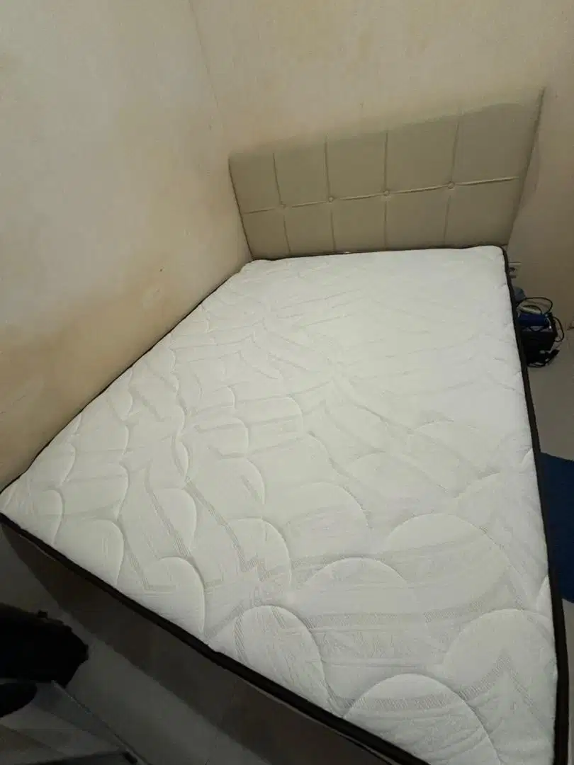 Dijual cepat kasur springbed + dipan AIRLAND 160 x 200 (latex)