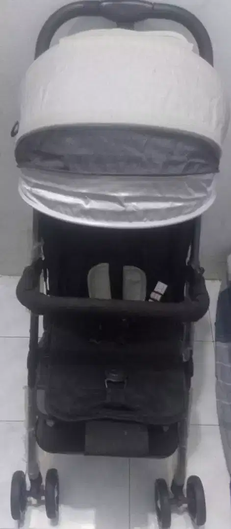 Stroller bayi, bisa di lipat