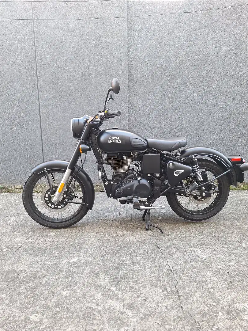 Royal Enfield C500 ABS Stealth Black