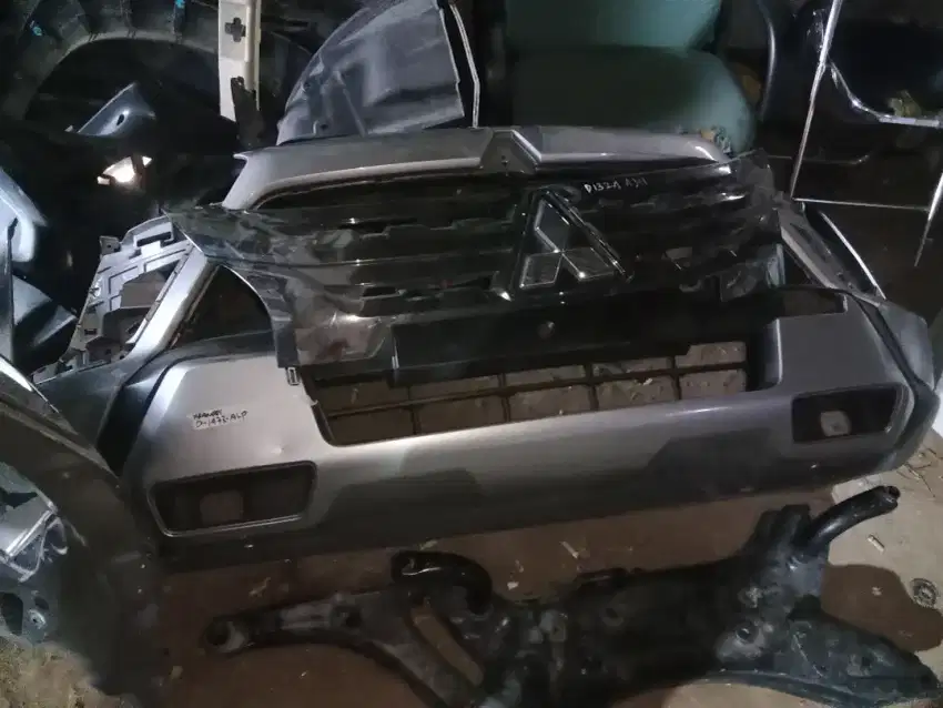 Pintu bgasi mobil Xpander