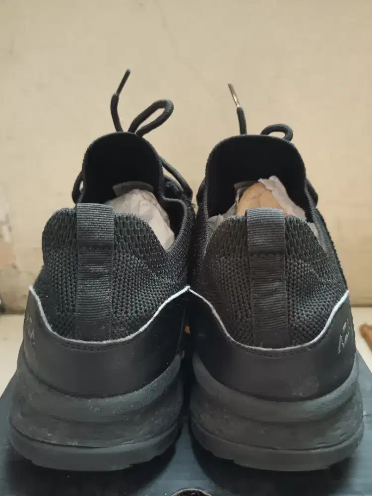 Sepatu Sport Trainer
AZA by Jackson