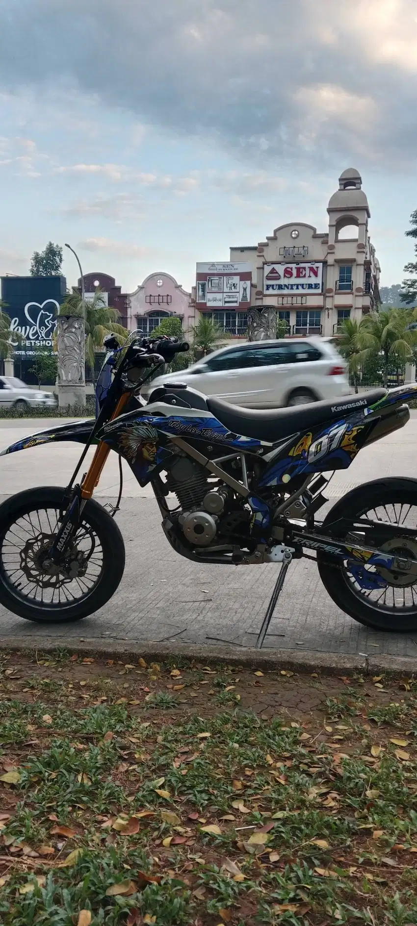 Jual aja motor klx bf 2019 udah supermoto. Siap dibawa nongkrong mesin