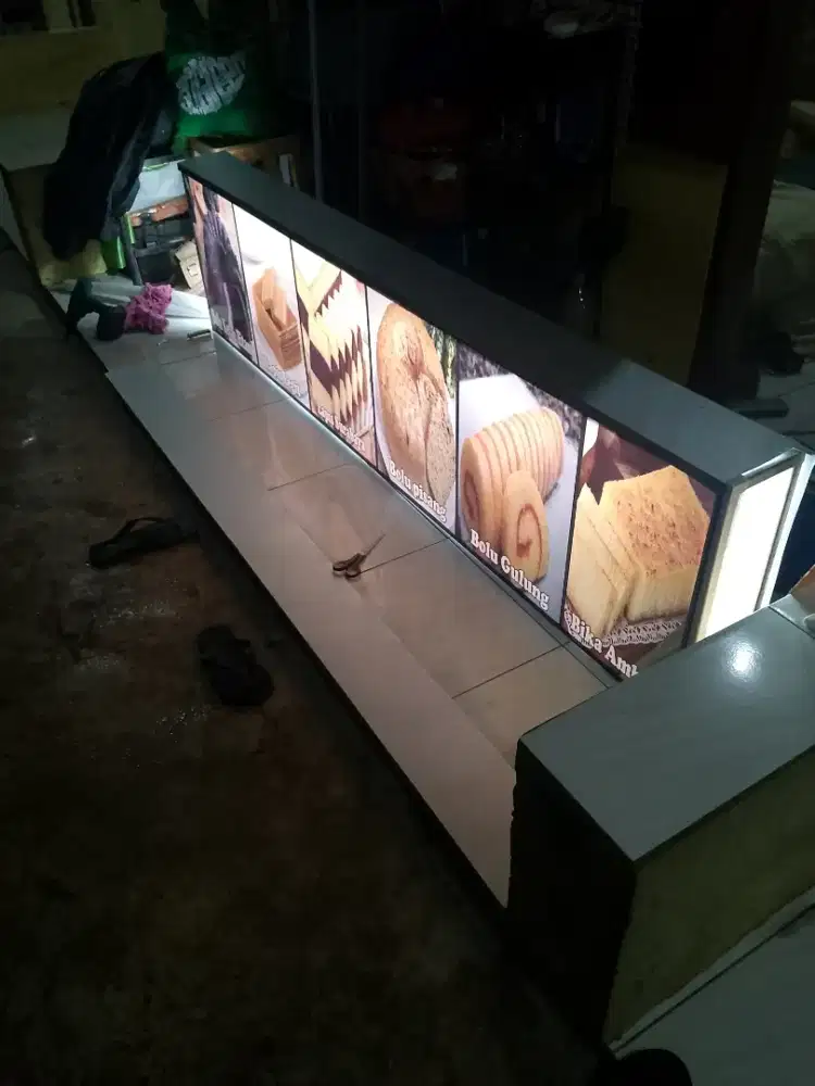 Neon box huruf timbul