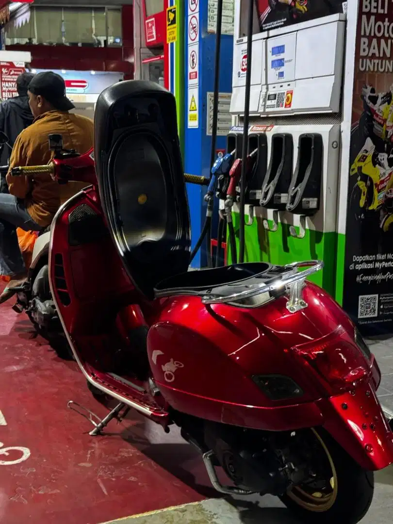 vespa gts 2014 low km