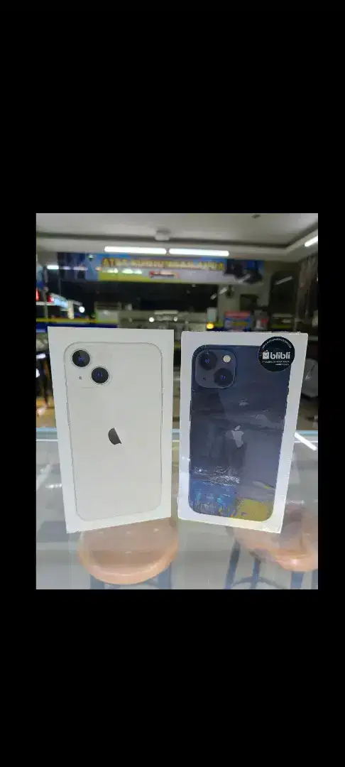 iPhone 13 128gb garansi resmi  BNIB greenpeel