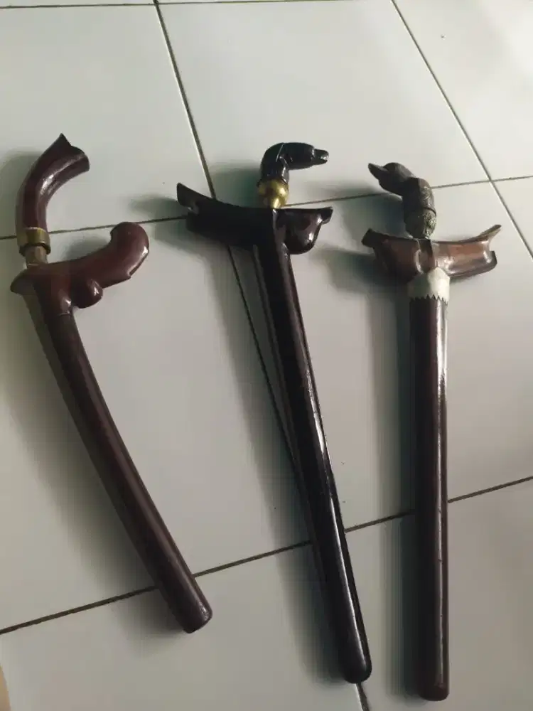 Di borongkan tiga pusaka keris