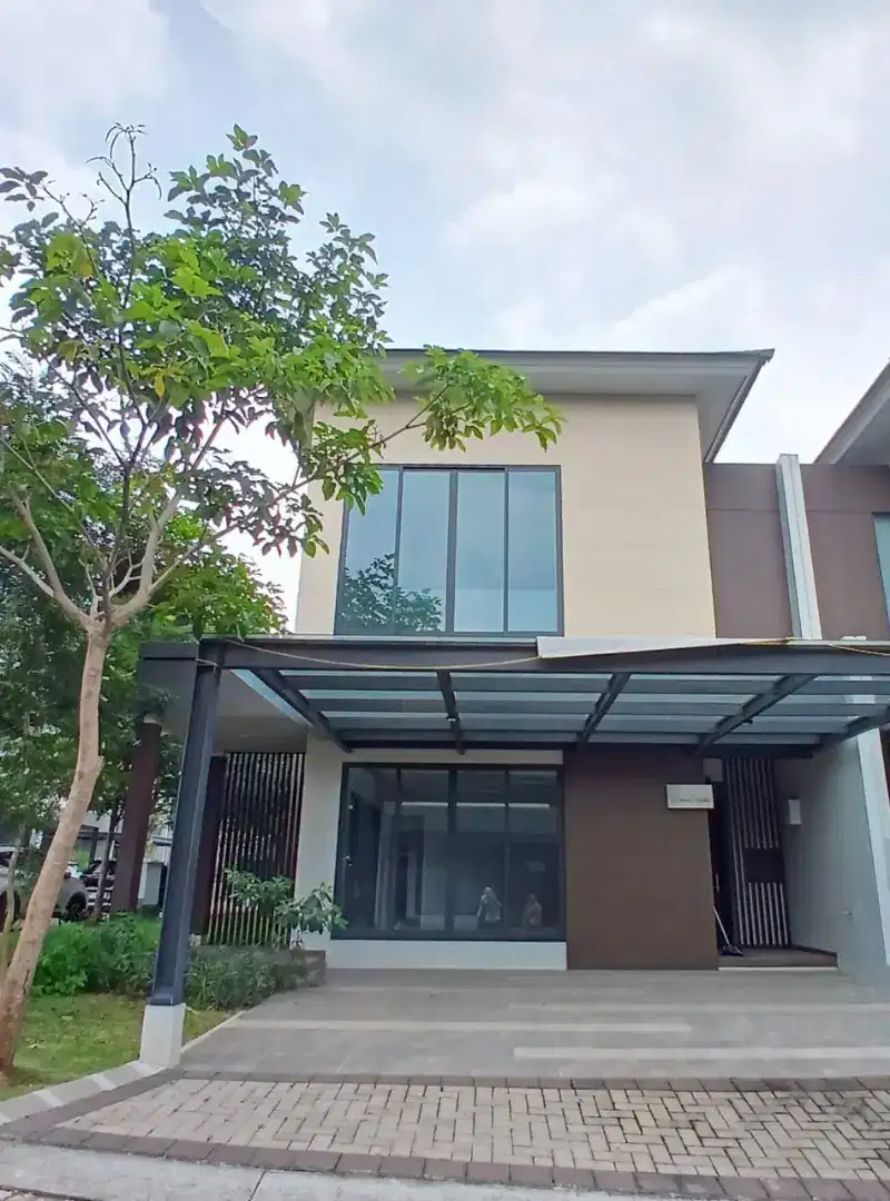 HOT SALE!!!RUMAH MEWAH SIAP HUNI LOKASI STRATEGIS AMAN DAN NYAMAN