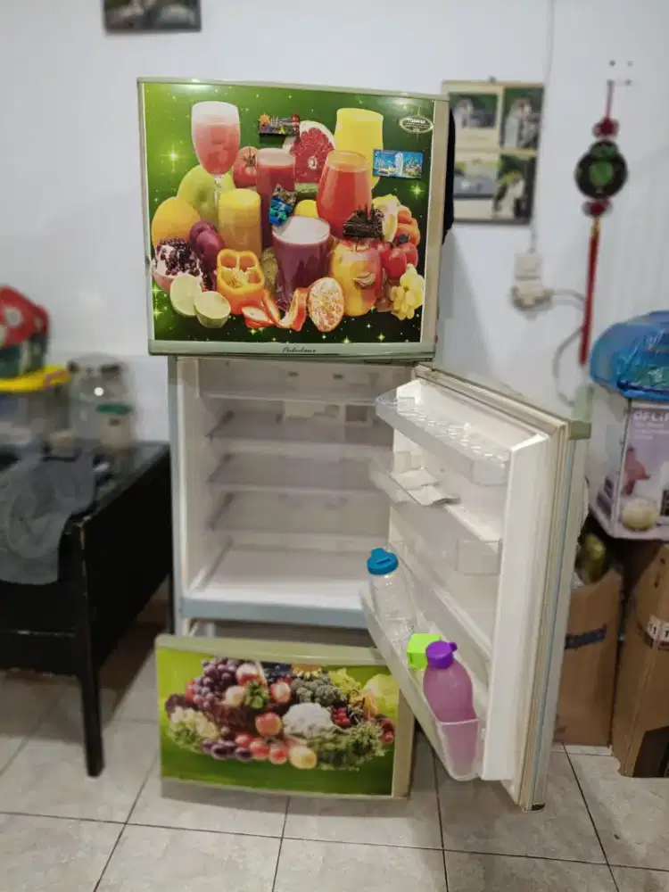 Kulkas jumbo merk Tohsiba