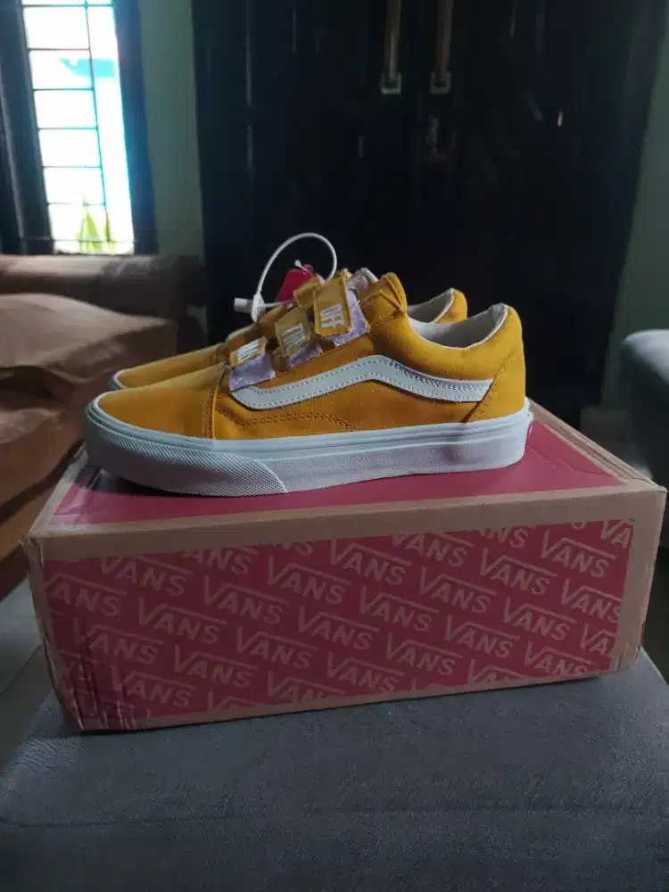 Sepatu kasual.vans kuning bogor