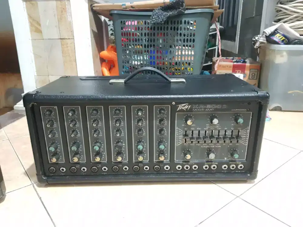 Power mixer Peavey xr600B made in usa