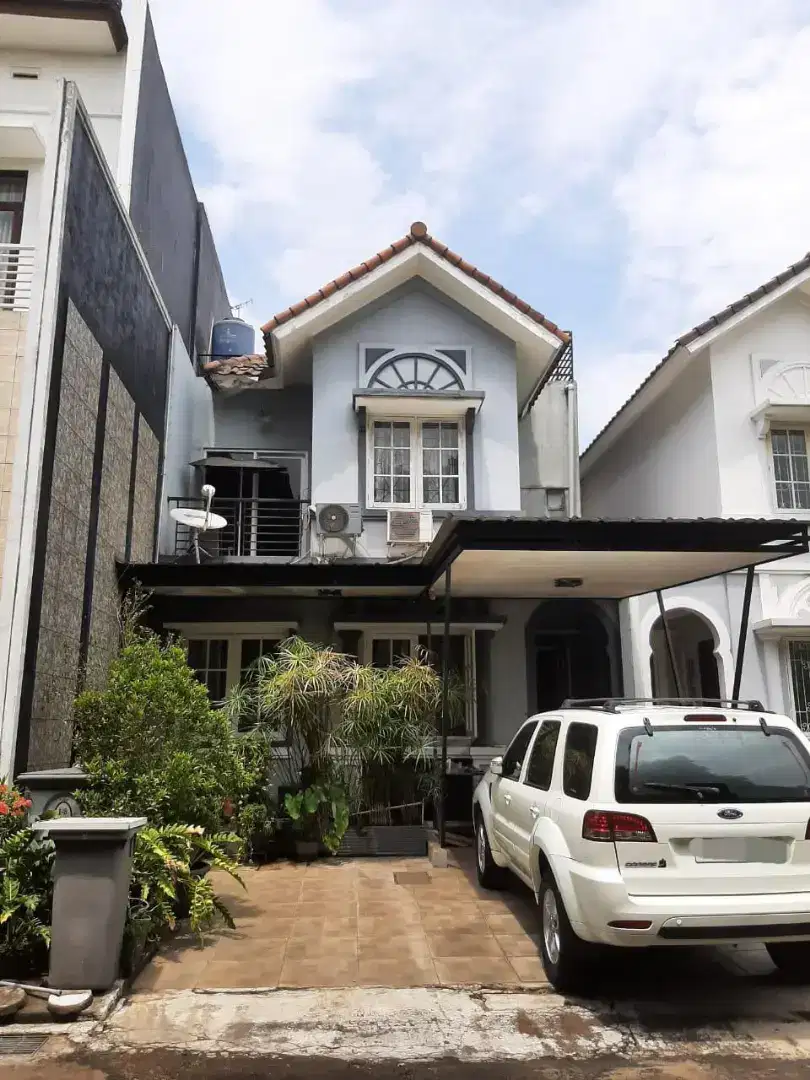 Rumah 2 Lantai Murah di Legenda Wisata Cibubur. 4KT, 4KM, 240m². 1,2M
