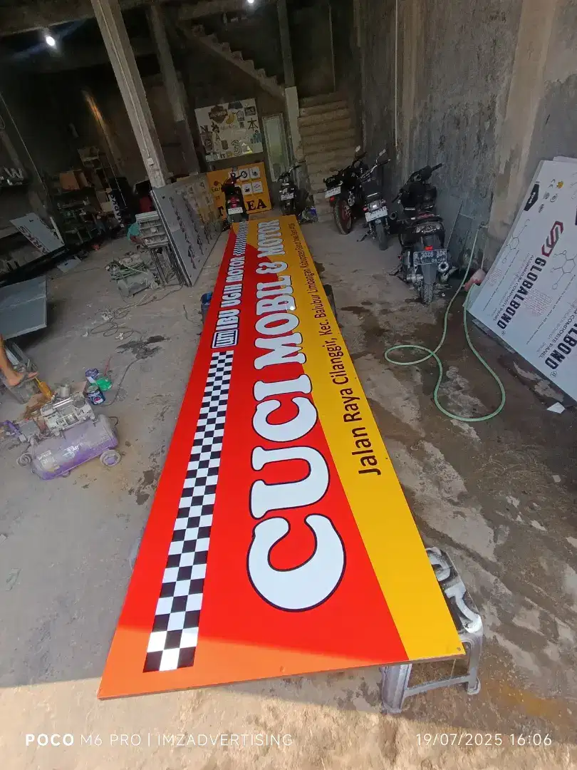 Billboard papan nama toko