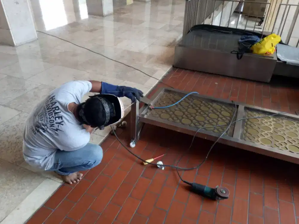 Tukang las panggilan