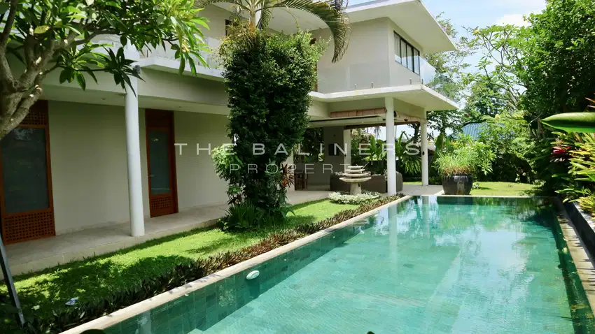 SPACIOUS TROPICAL MODERN VILLA IN PERERENAN
