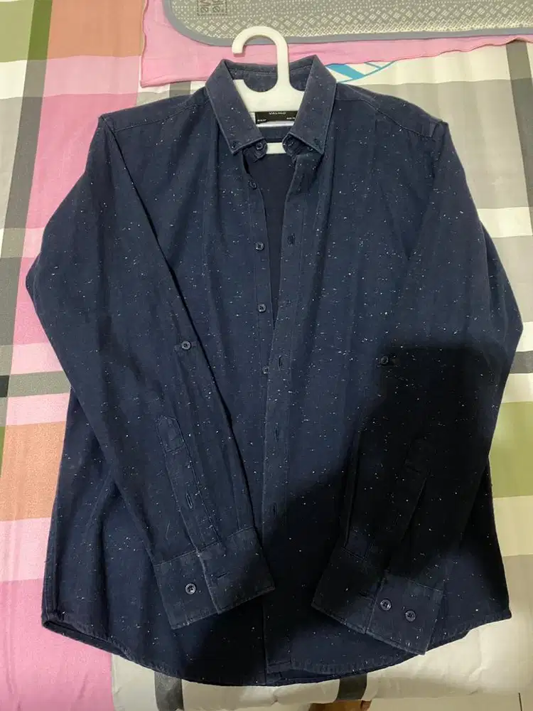 Kemeja valino biru dongker motif titik, second (preloved/bekas) pria
