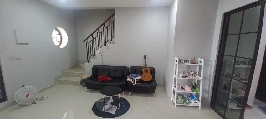 DISEWAKAN RUMAH HOEK CANTIK FULL FURNISHED DI GREENLAKE CITY EAST ASIA