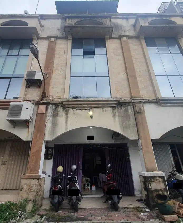 Ruko Grand Sungkono Bangunan 3 Setengah Lantai Terawat