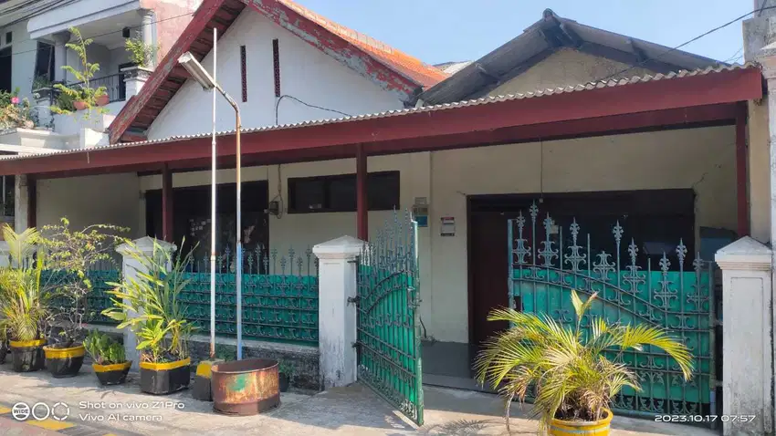Dijual Rumah Bratang Gede