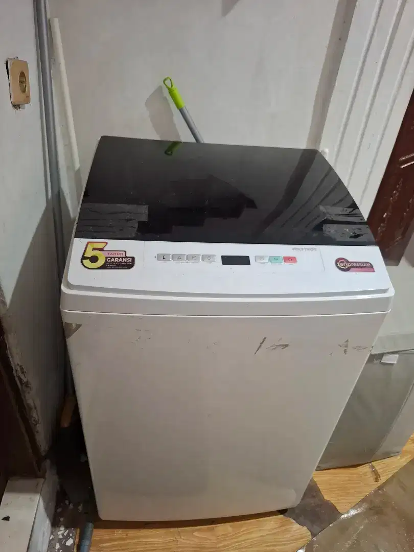 Mesin cuci Polytron tipe PAW 9527 masih bagus