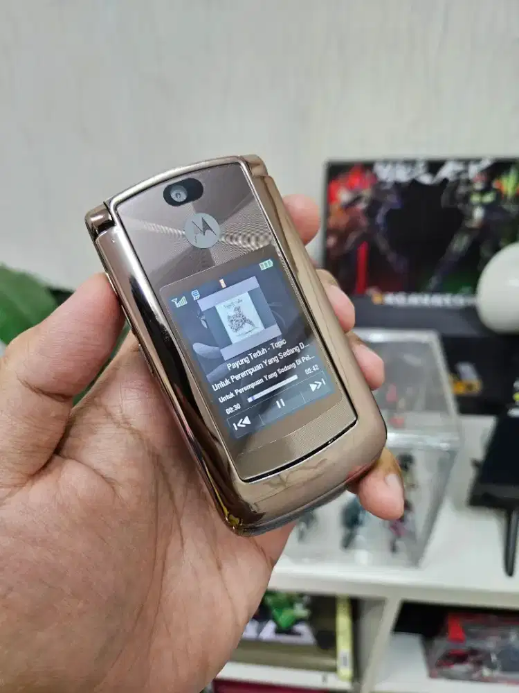 Hp jadul motorola razr V9 gold mulus like new tag V3 E90 N90 W995